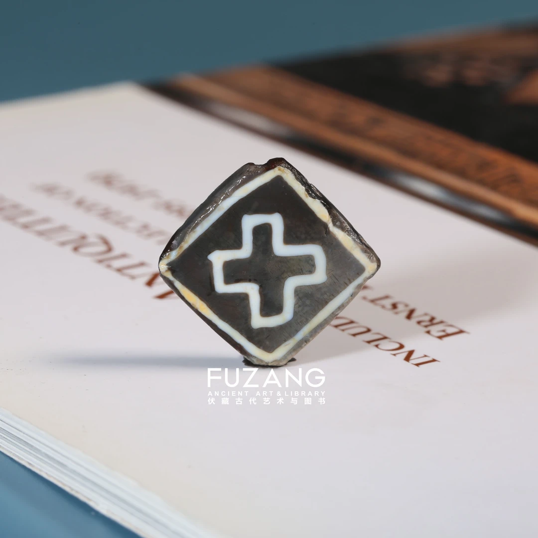 pyu珠特殊蓝沁黑白板珠 直径21.7mm，对孔20.4mm，厚4.2mm