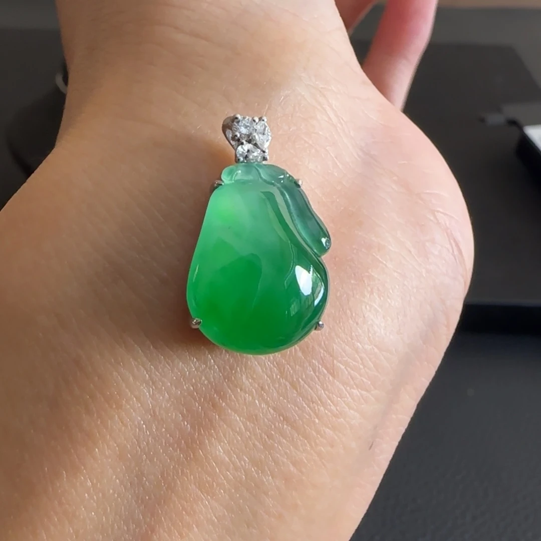 翡翠颈饰18K金镶嵌福瓜