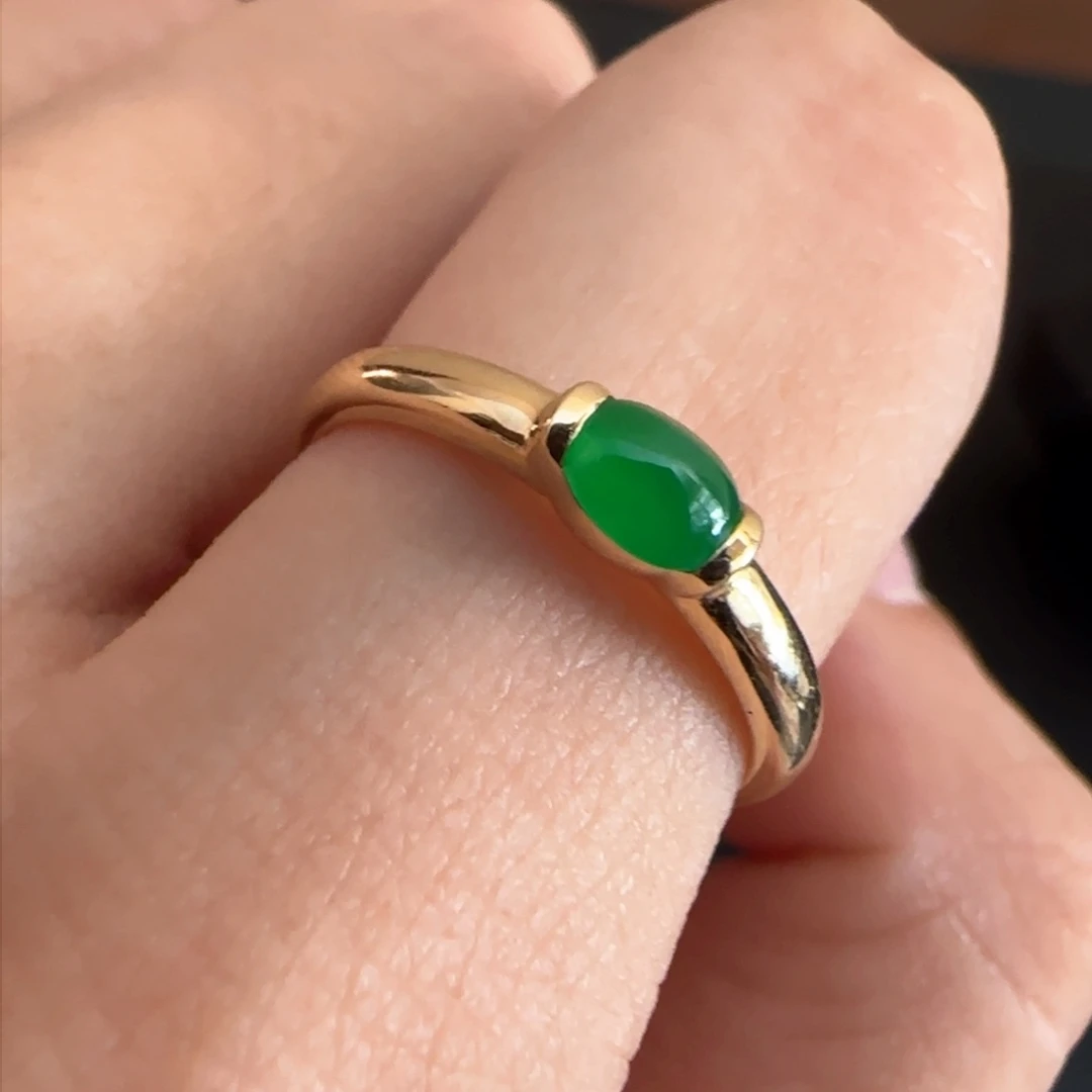 翡翠戒指18K金镶嵌蛋面