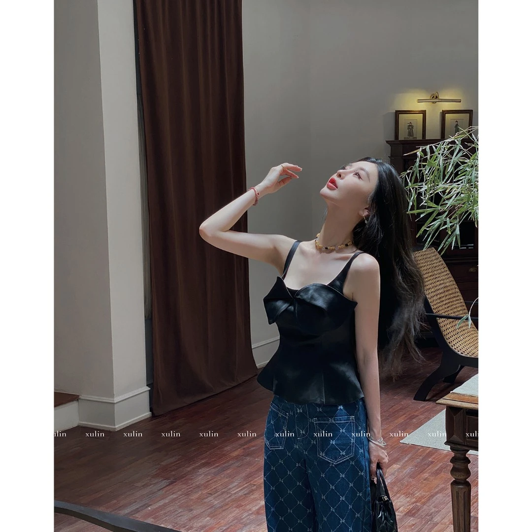 MINI STUDIO徐琳「约会日」立裁收腰花瓣摆立体双色吊带上衣x240101