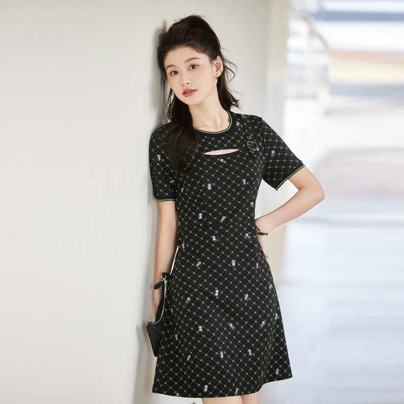 风笛2024夏季新款连衣裙复古绿色碎花连衣裙遮胯显瘦气质女装
