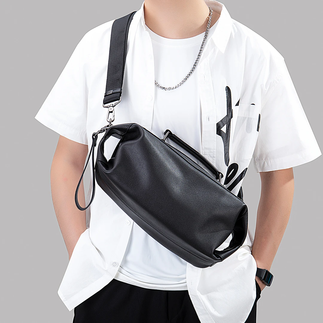 男士真皮斜挎包2025新款时尚高档头层牛皮运动潮流胸包单肩包男款