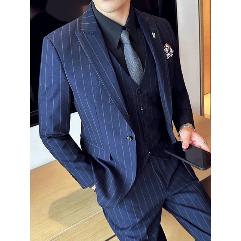 新郎西服套装三件套商务修身结婚礼服韩版休闲轻奢蓝色条纹西装男
