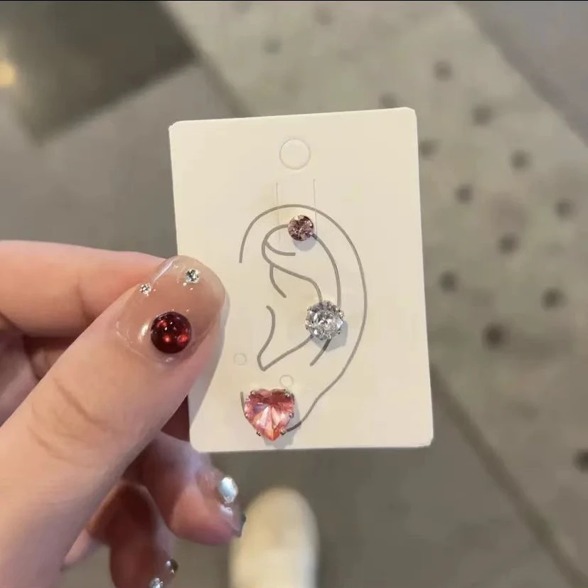 铜合金耳饰 2025新款彩色爱心磁铁耳夹无耳洞耳蜗夹爆闪耳钉潮ins