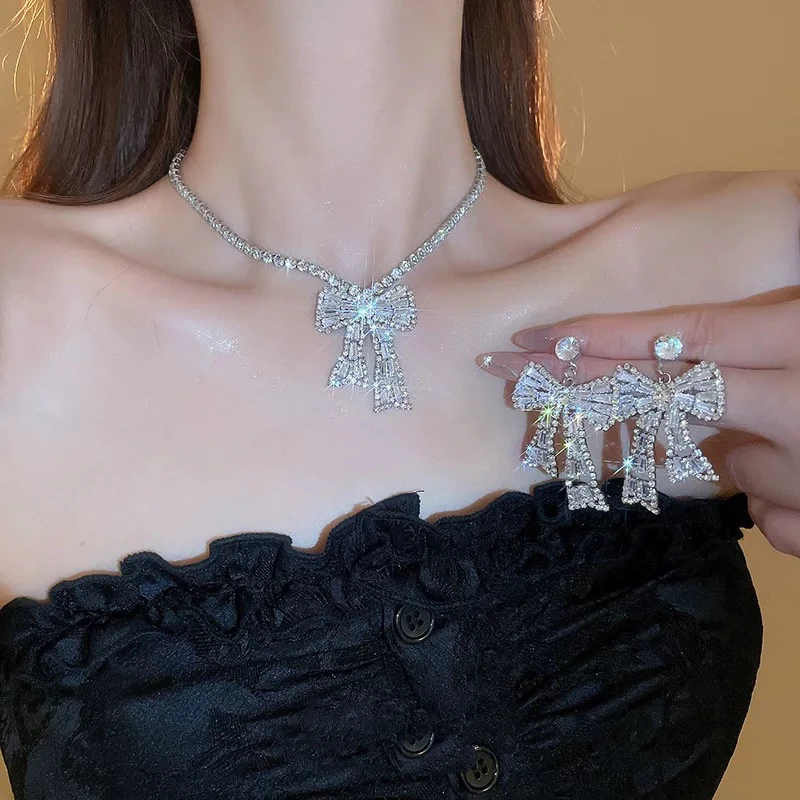 铜合金项链 品质款设计师宝藏蝴蝶结梯形锆石项链耳环套装轻奢女