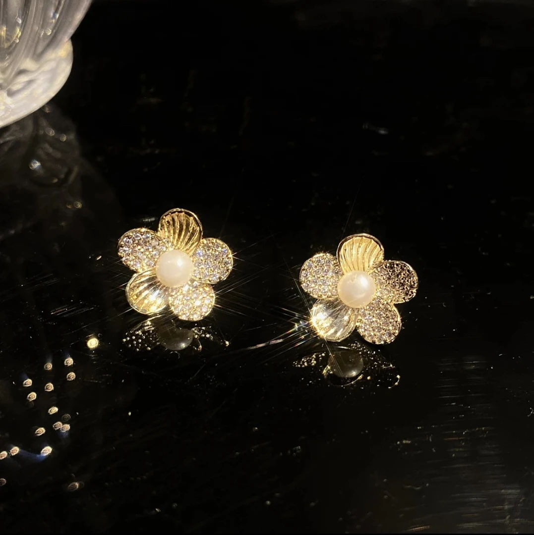 铜合金耳饰 微镶金色花朵小耳钉银针小巧甜美简约精致耳环气质女