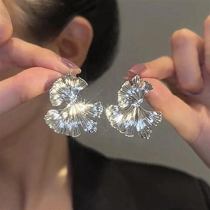 铜合金耳饰 精品夸张设计感银杏叶高级感个性耳环潮耳钉银针饰品