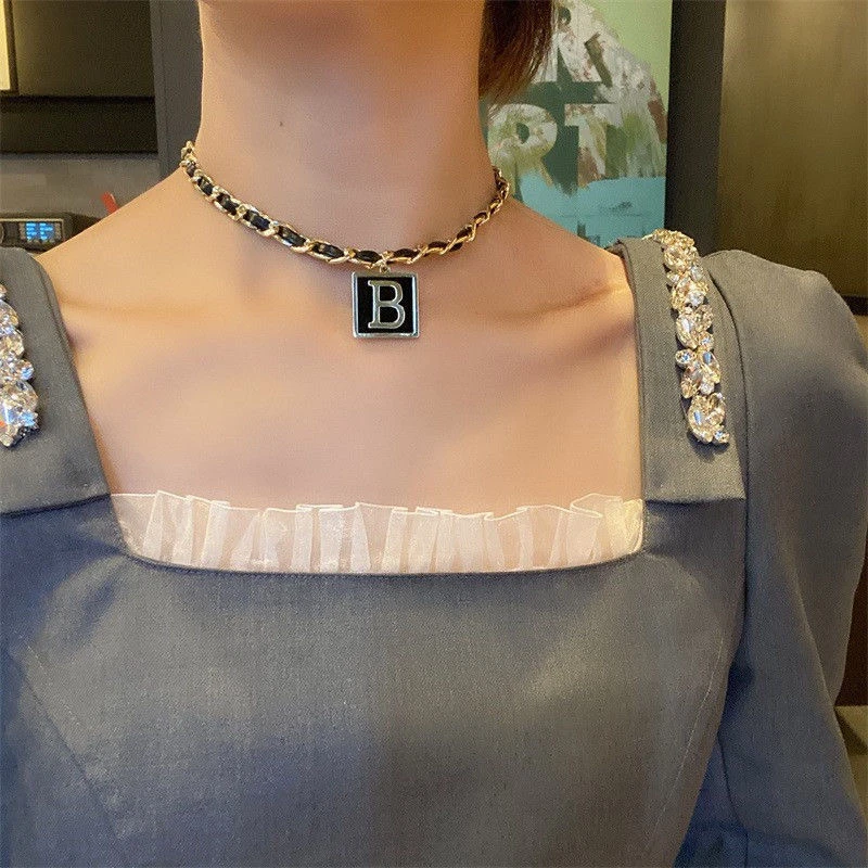 钛钢项链 精品编织项链镶字母皮革皮绳锁骨链冷淡风轻奢毛衣链 女