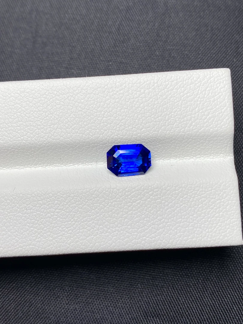 天然皇家蓝蓝宝石裸石八角切割1.54克拉 AIGS国际证书 全干净