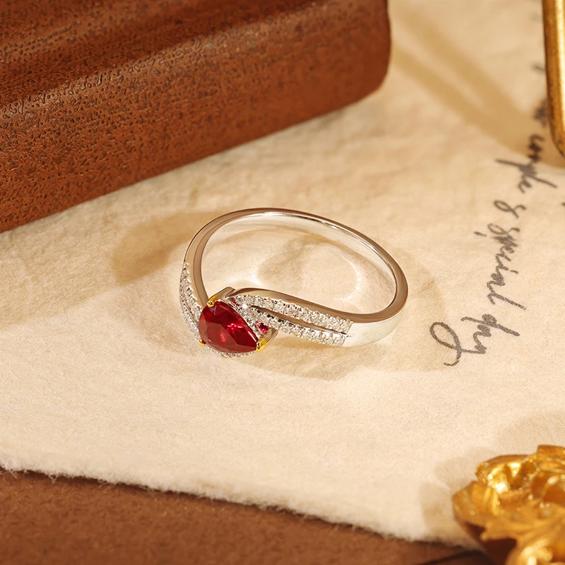 18K白金镶嵌天然红宝石戒指