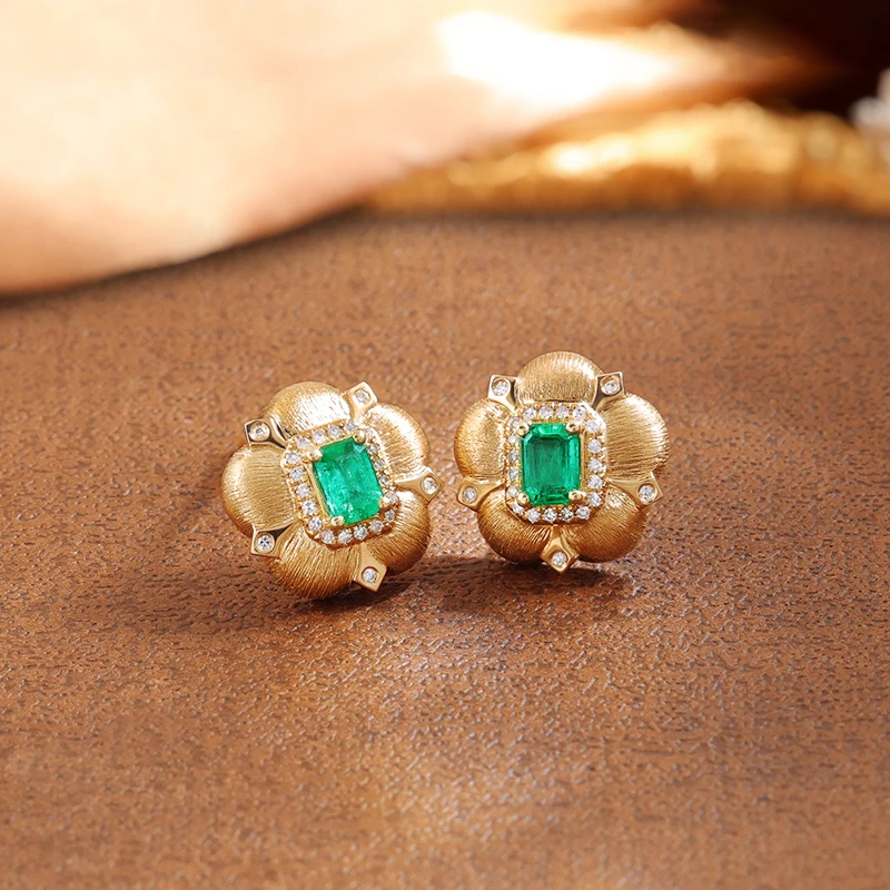 18K金镶嵌钻石天然祖母绿花型耳饰耳钉 多样性随机发一对