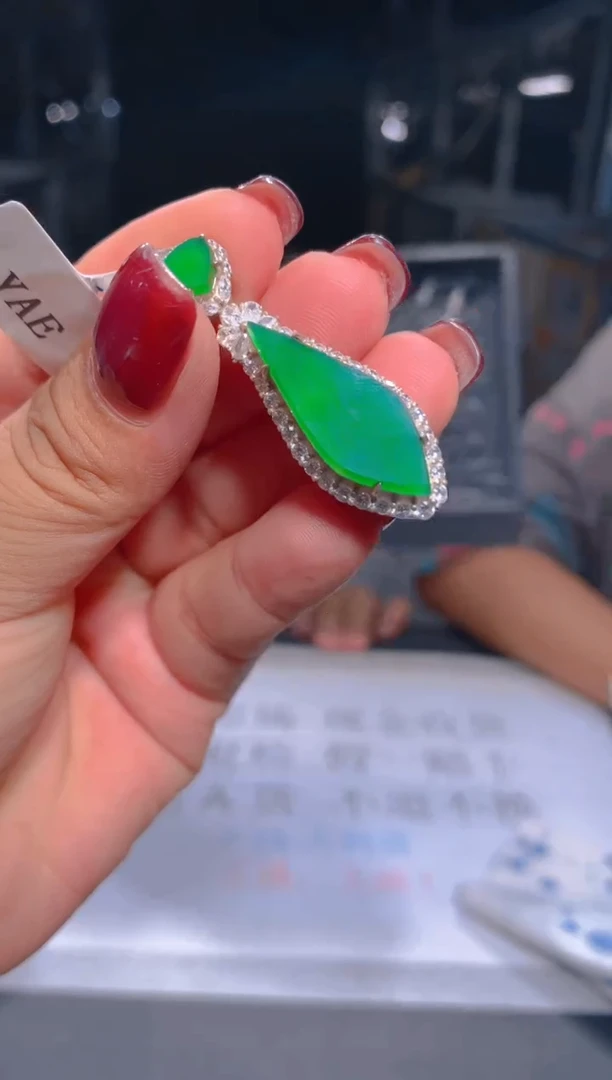 【闪购商品】定制翡翠未镶嵌90定制翡翠-多样性发货（发其一）