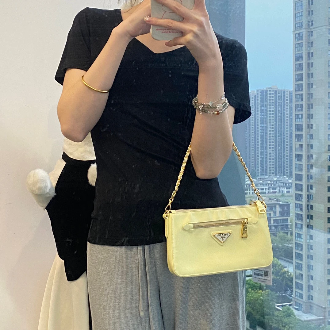 95新 Prada/普拉达 prada小鸡黄手提单肩斜挎包