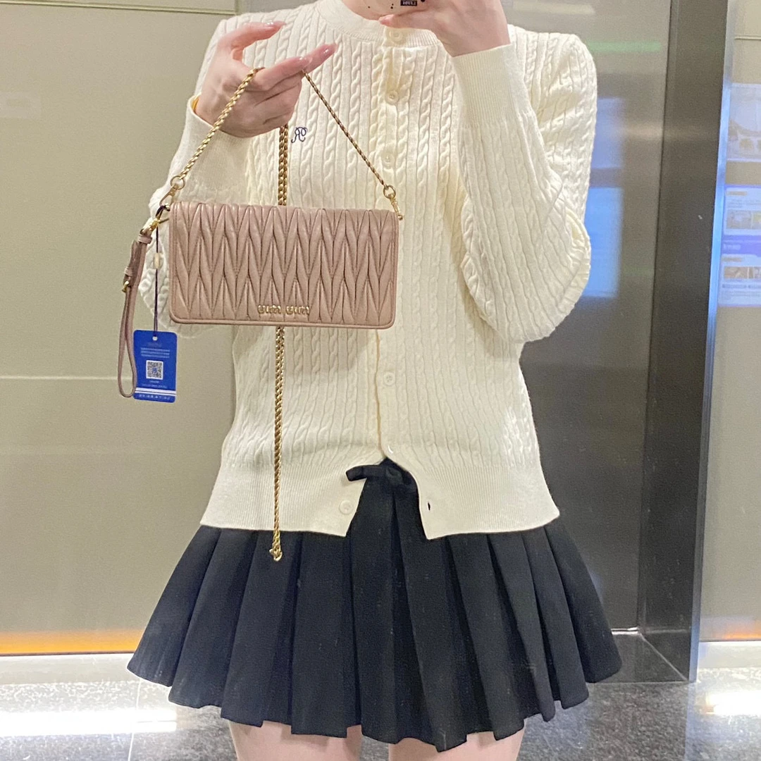 95新 MIU MIU/缪缪 miumiu裸粉色褶皱woc链条包