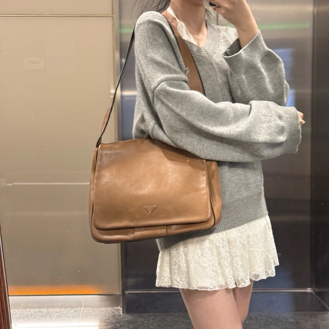 95新 Prada/普拉达 prada棕色单肩包