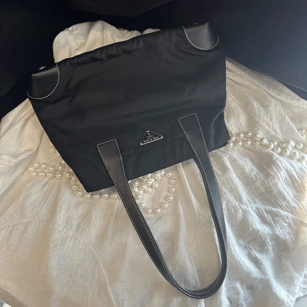 95新 Prada/普拉达 prada黑色拼皮单肩包