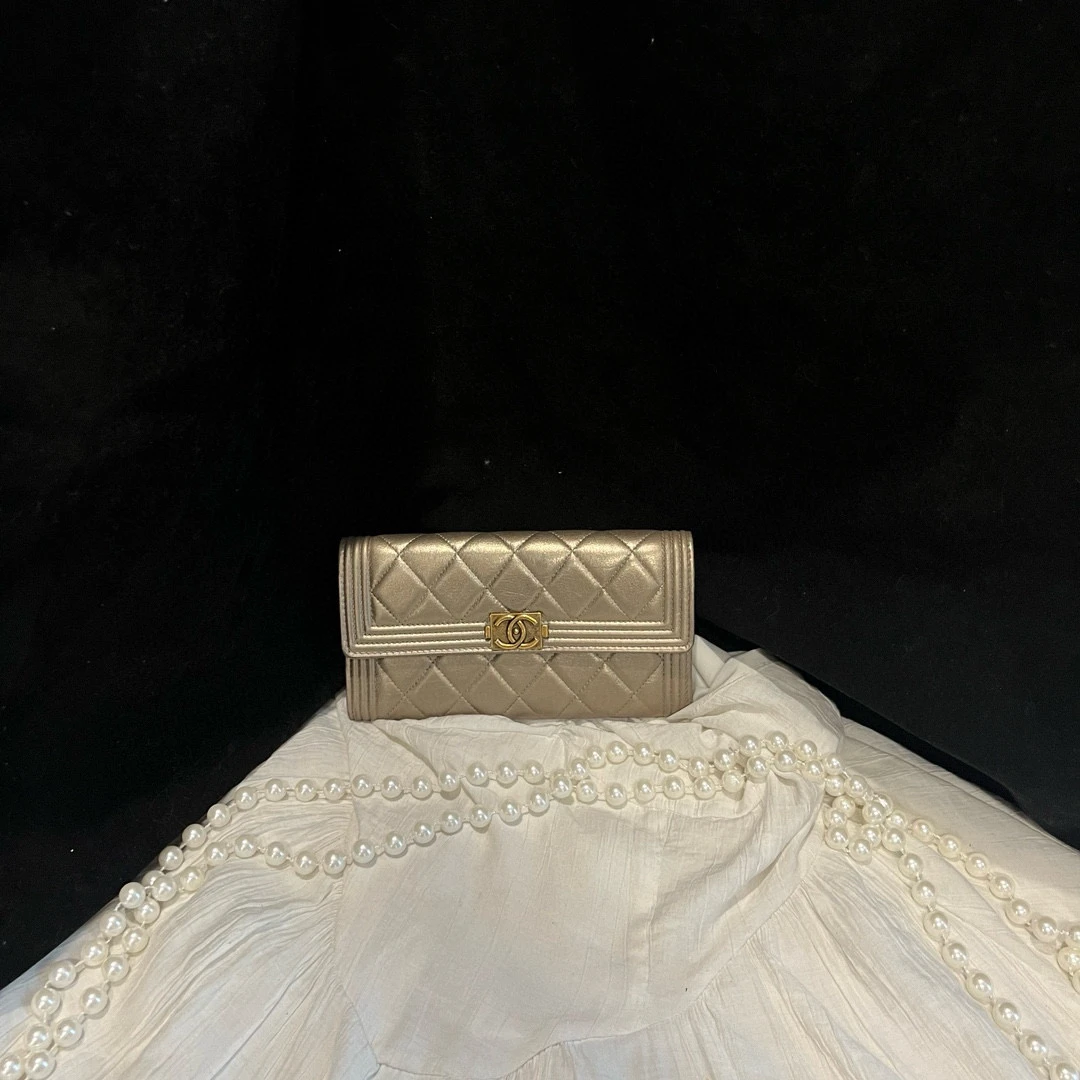 95新 Chanel/香奈儿 chanel 香槟金leboy扣钱包