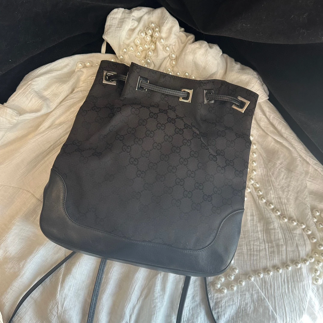 95新 GUCCI/GUCCI gucci黑色老花抽绳水桶双肩包