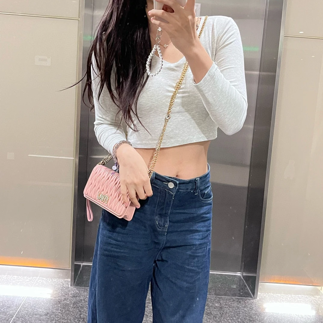 95新 MIU MIU/缪缪 miumiu 粉色钻石斜挎包