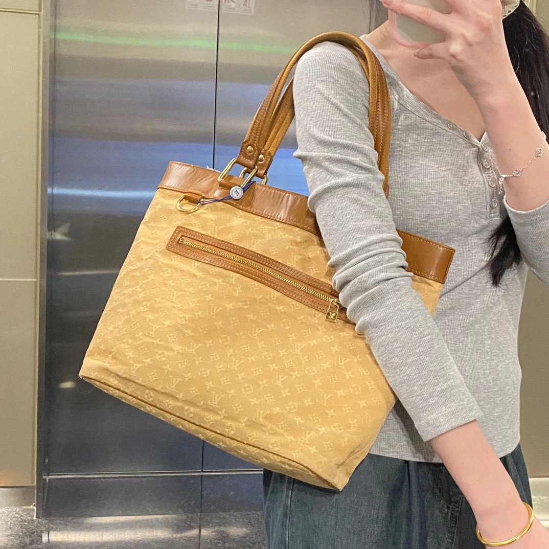 95新 LouisVuitton/路易威登 lv浅卡其色老花丹宁托特包