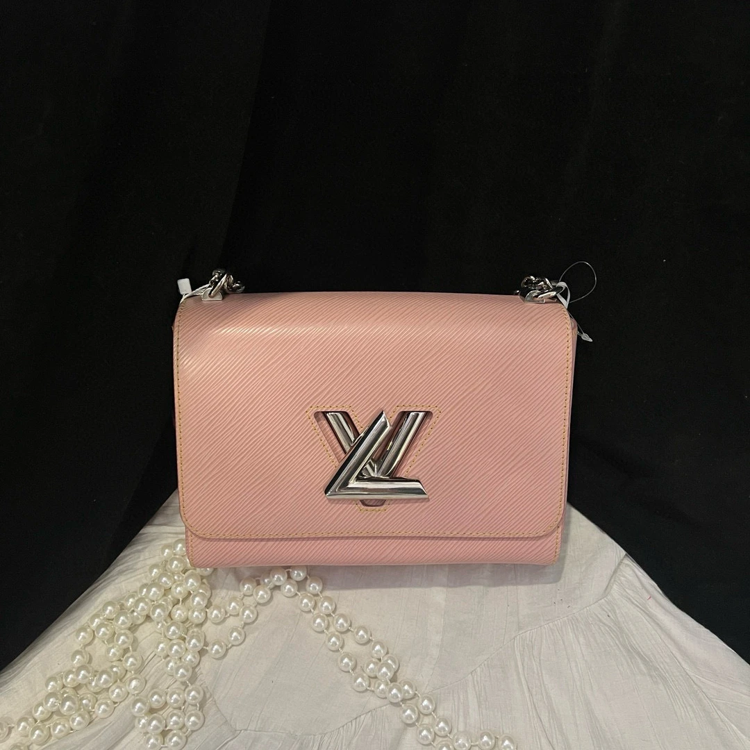 95新 LV lv 粉色twist水波纹单肩斜挎包