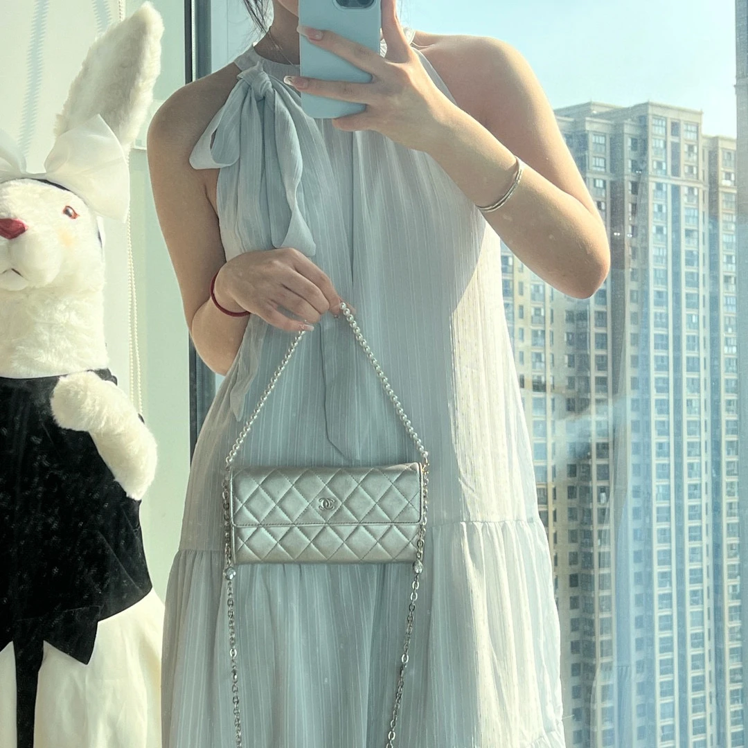 95新 Chanel/香奈儿 chanel 银色银扣钱包