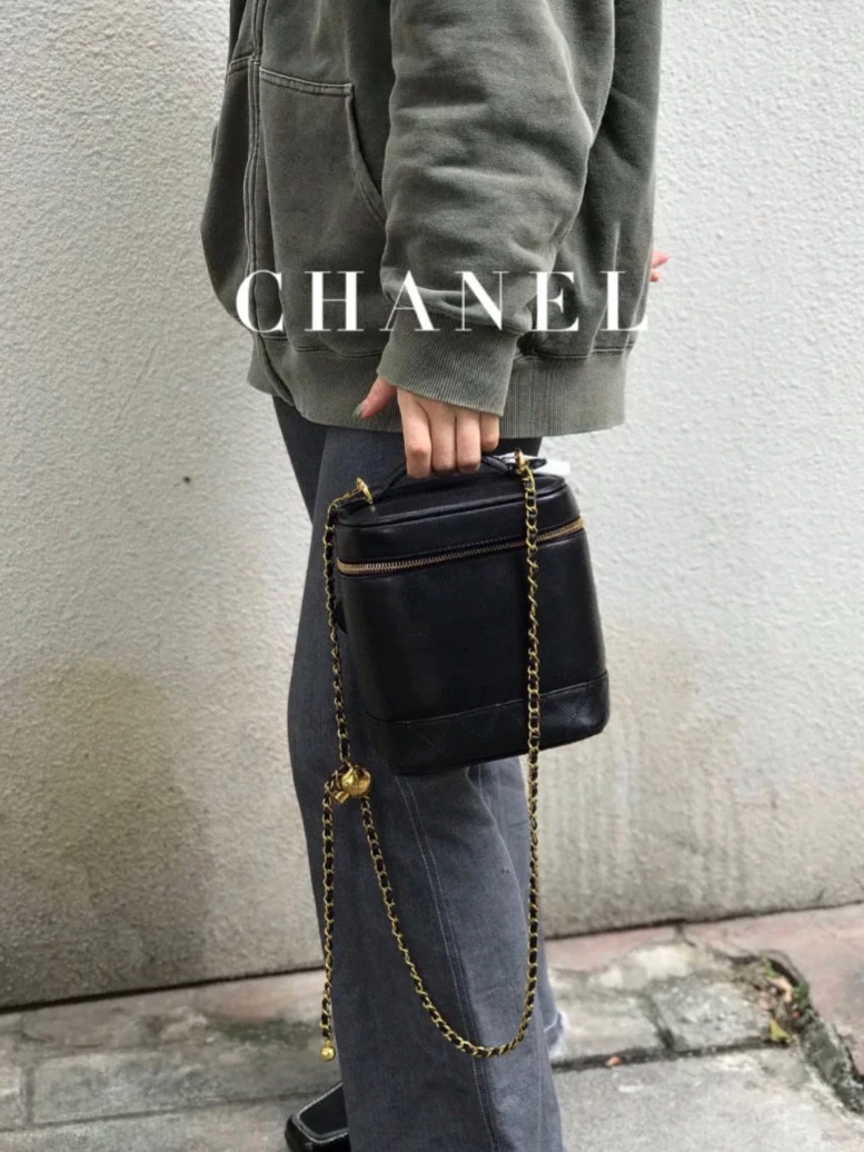 95新 Chanel/香奈儿 chanel黑金化妆桶手提包