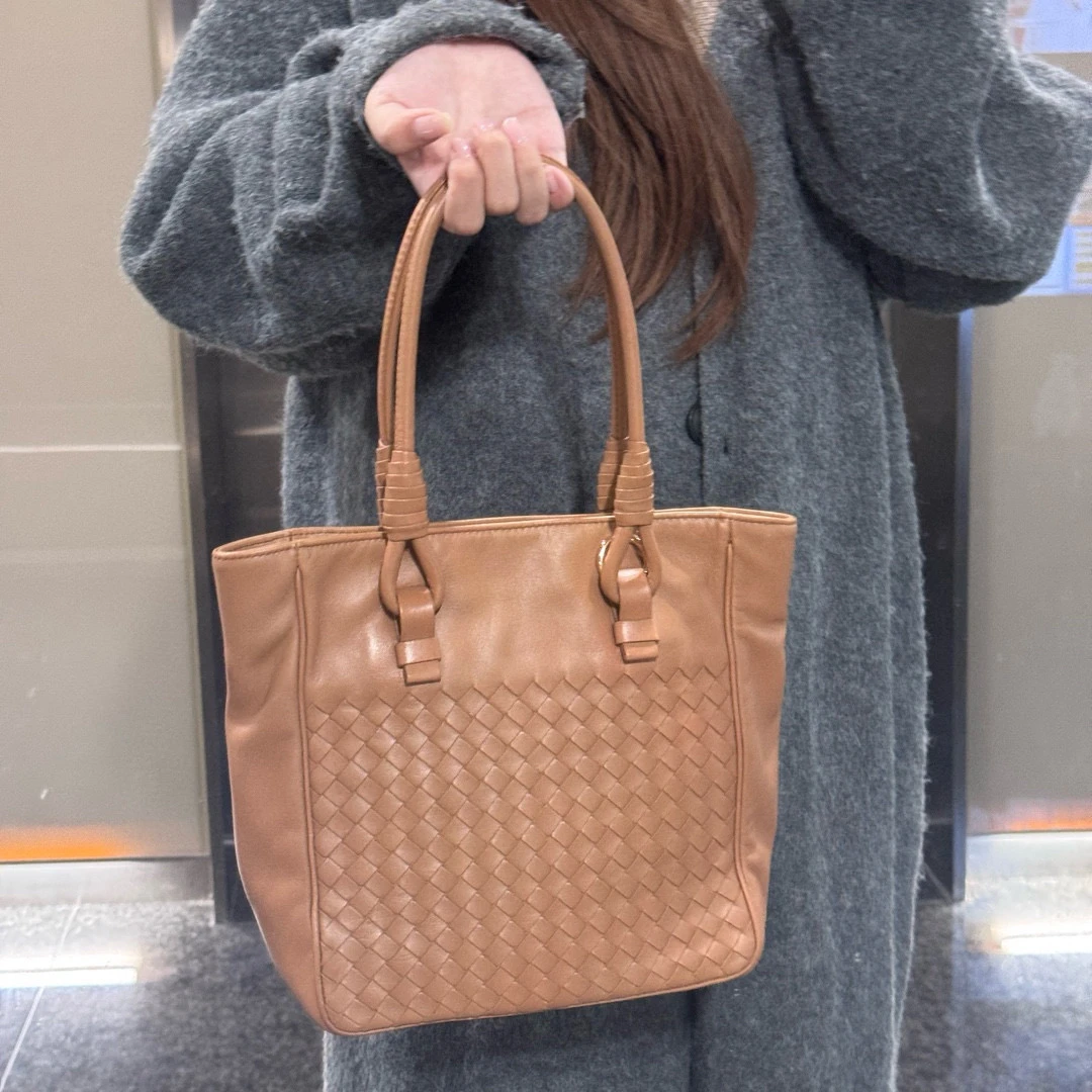 95新 BOTTEGA VENETA/葆蝶家 bv奶茶编织手提托特包