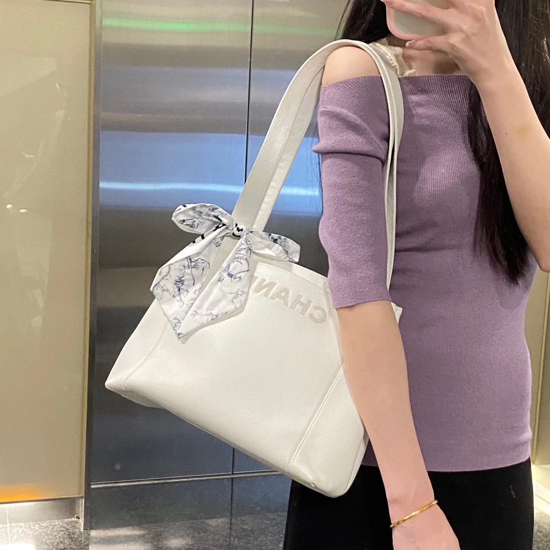 95新 Chanel/香奈儿 chanel奶昔白托特包单肩包