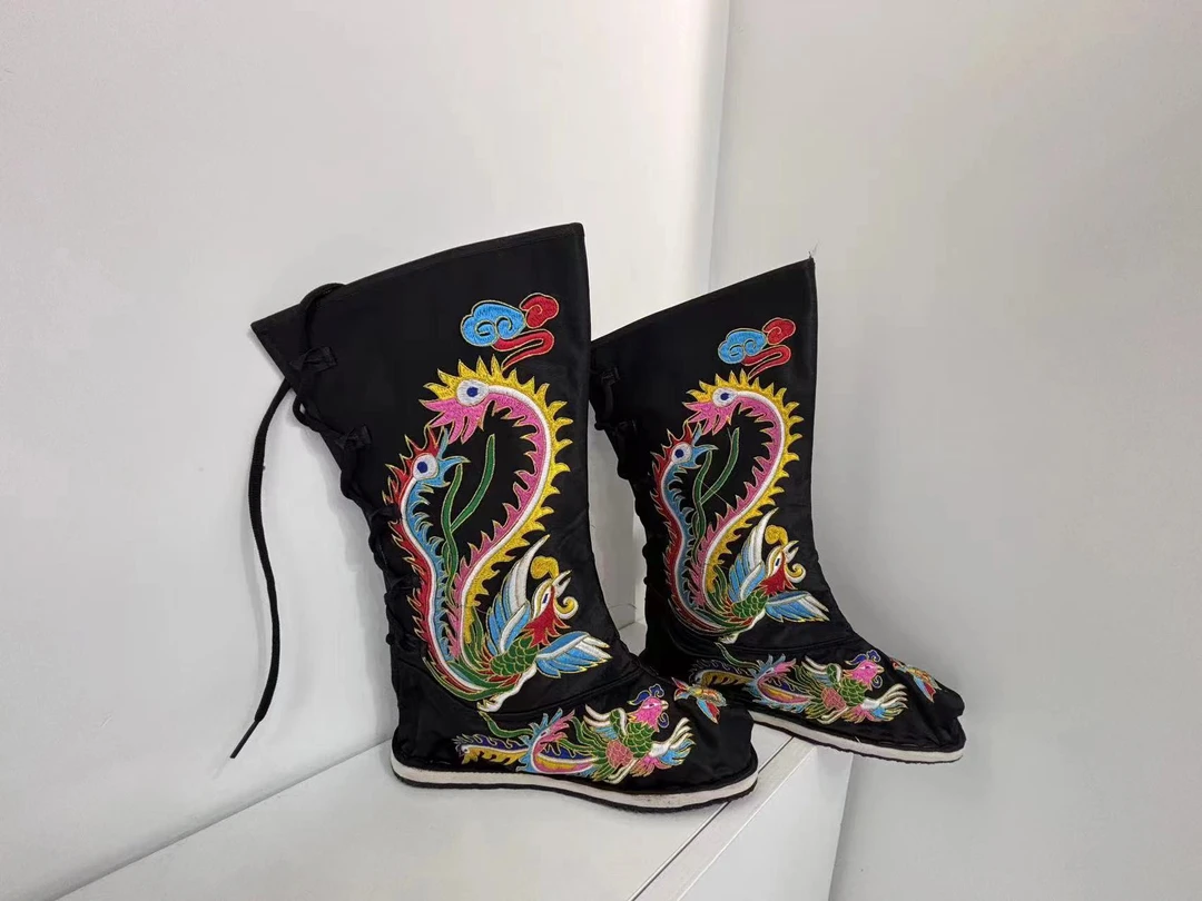 撒满精品刺绣战靴
