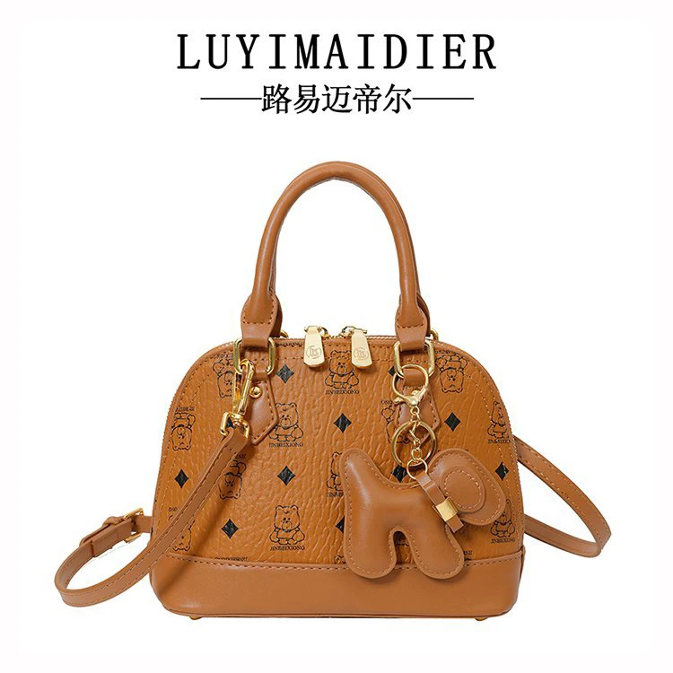 2024秋冬新款手提包包女动物小熊印花单肩斜跨时尚包包