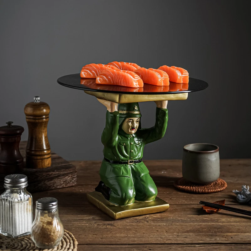 网红酒店创意摆台主题餐厅日本人下跪上菜意境摆设家用摆件托盘