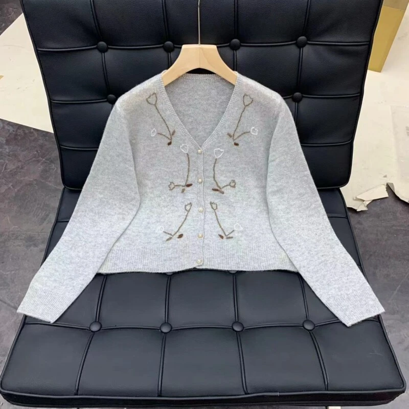 JIE NA YANG 轻奢231306休闲百搭时尚立体刺绣花朵羊绒开衫