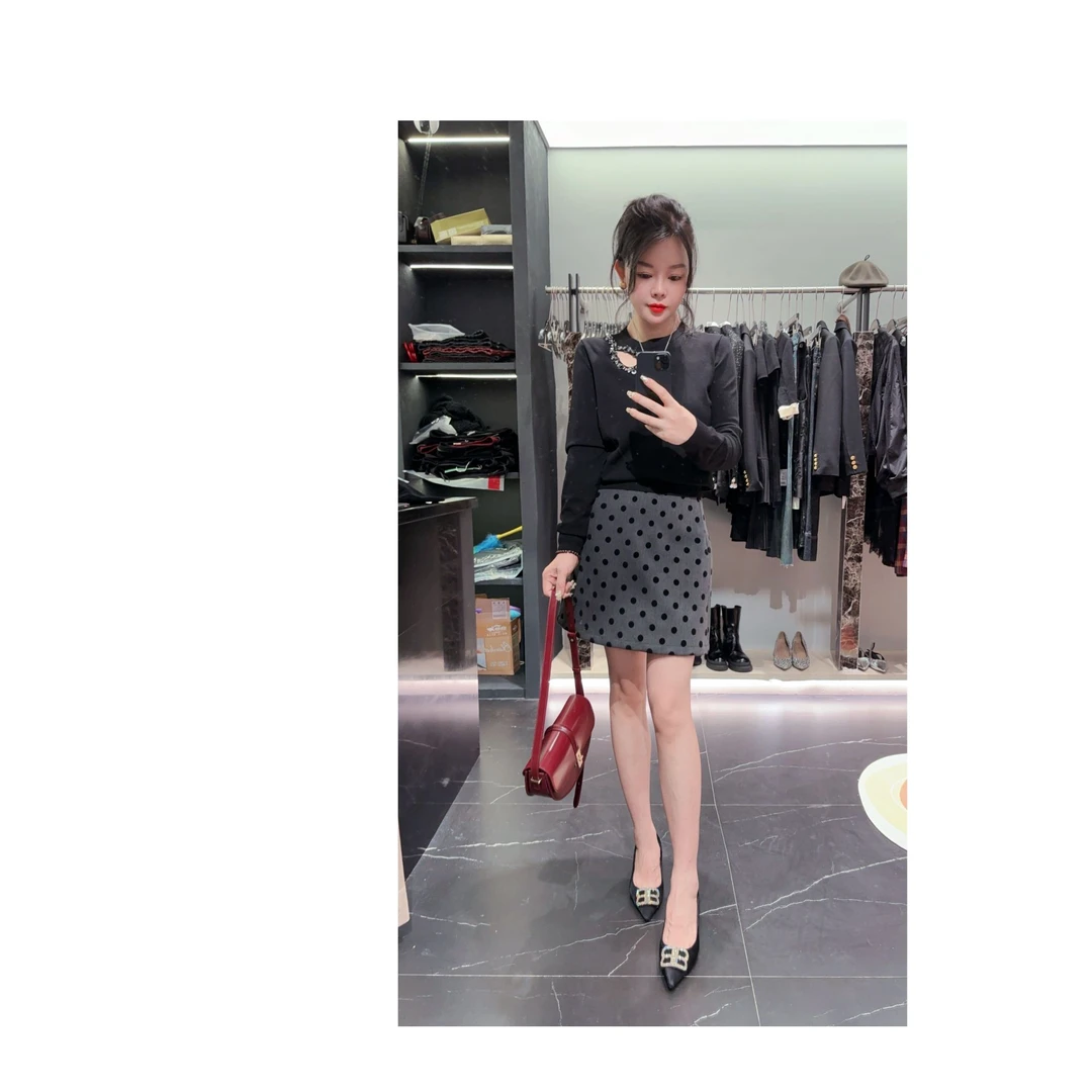 【小韩家】欧货24秋冬新款手工钉珠镂空长袖T恤