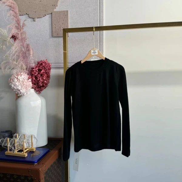 秋冬上新~时尚简约纯色设计款打底衫 S9720