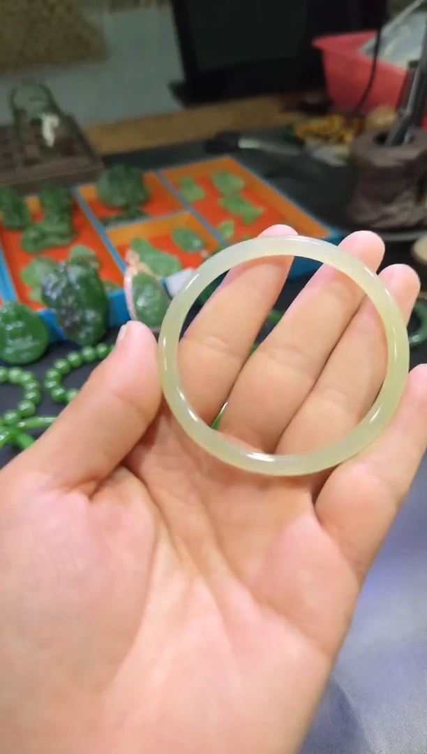 【闪购商品】和田玉手镯未镶嵌70-60