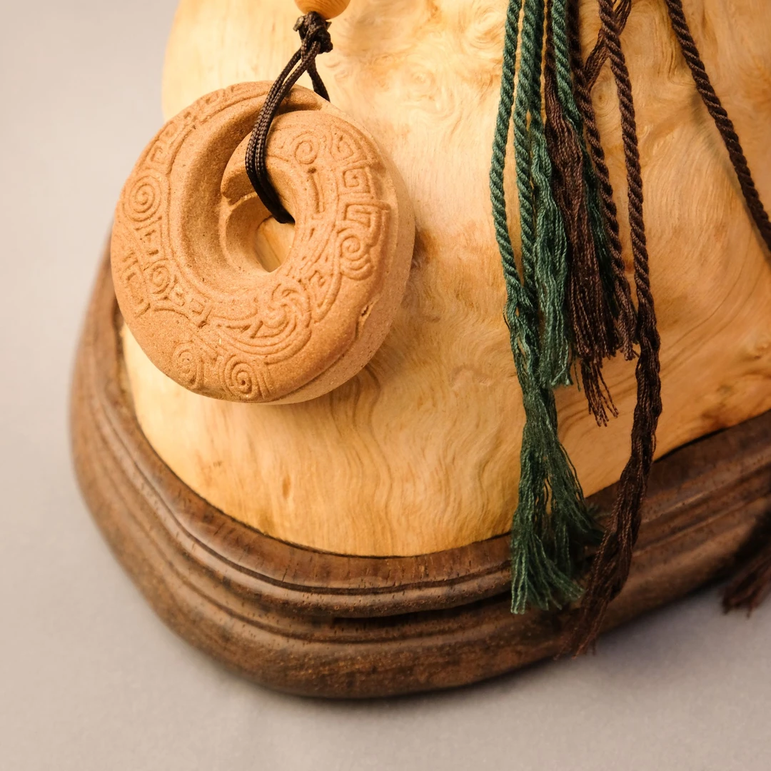 【时来运转】合香牌 润木香方 立体浮雕祥云纹 吊坠挂件
