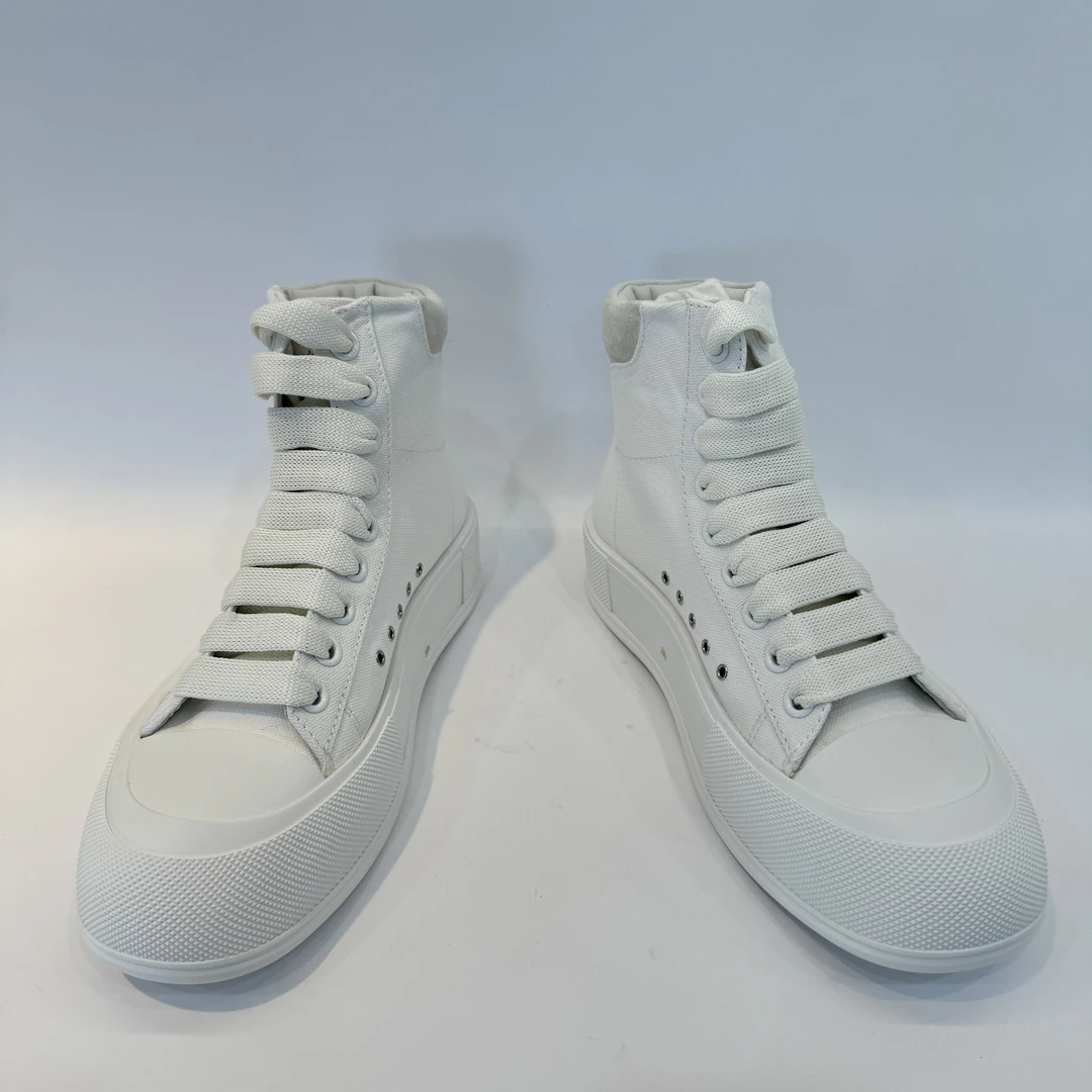 Alexander McQUEEN/亚历山大王麦昆休闲舒适高帮白色板鞋38.5码