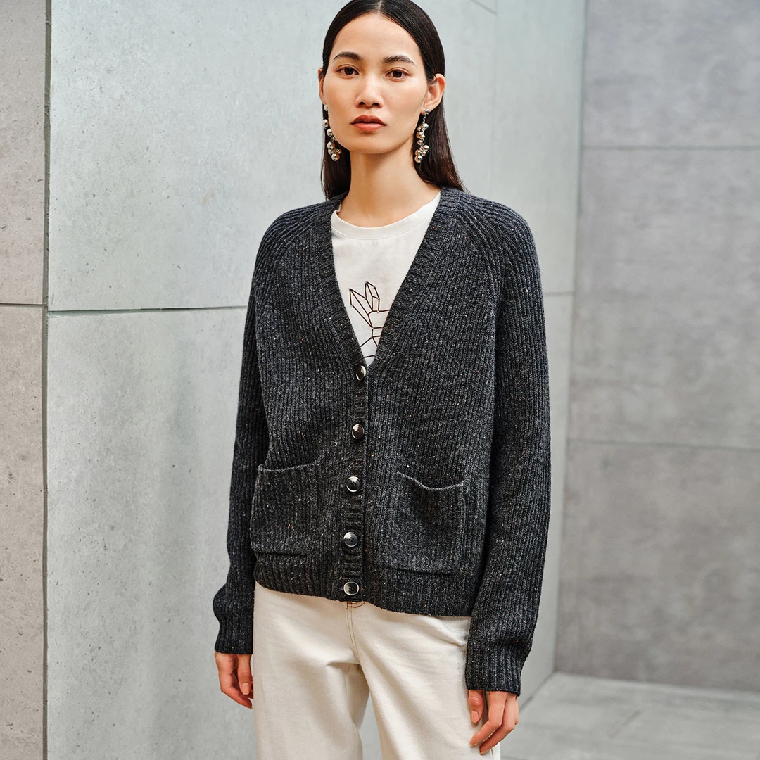 INSUN恩裳新款彩点纱门襟单排扣微宽松V领羊毛针织衫9C63306560