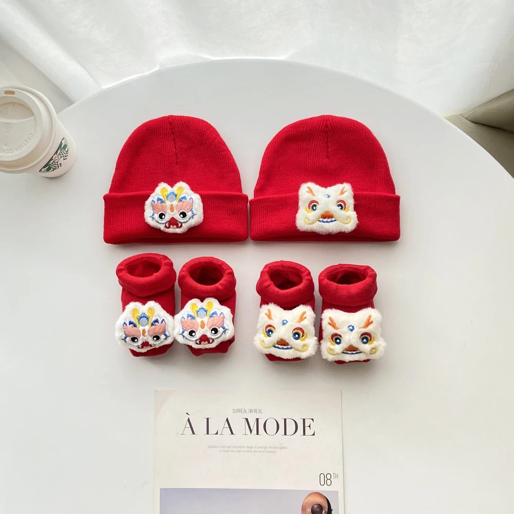 红色婴儿帽子袜子秋冬季男女童小月龄宝宝满月百天周岁龙年针织帽