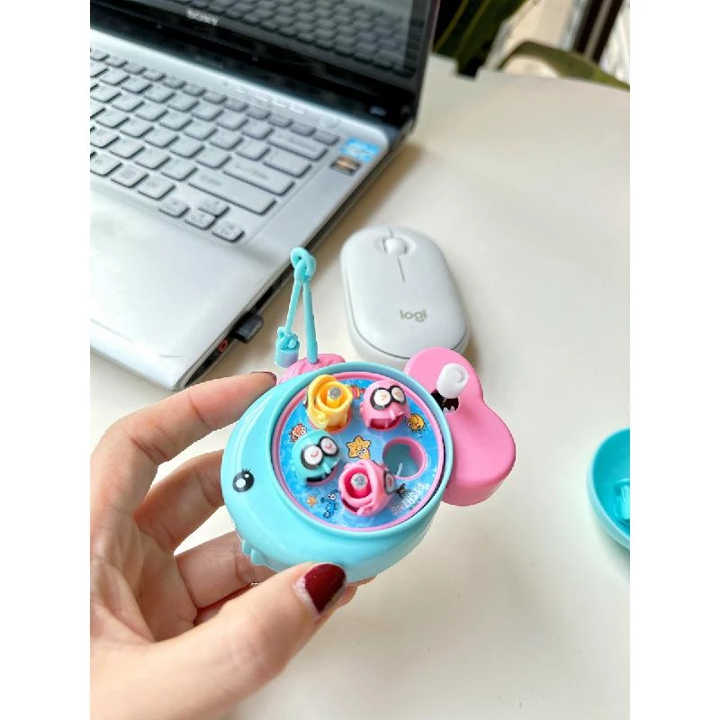 无聊了随时随地钓鱼上班摸鱼发条迷你磁性钓鱼机 我趣这也忒小啊