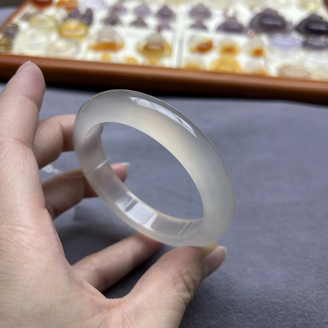 纯天然马料浅香槟玛瑙玉髓手镯厚装正圈59