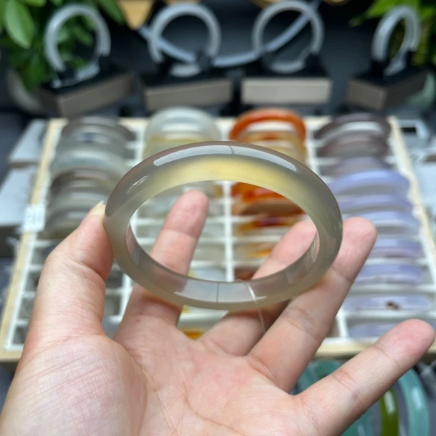 马料香槟金灰金玛瑙玉髓手镯正圈冰透强荧光，62