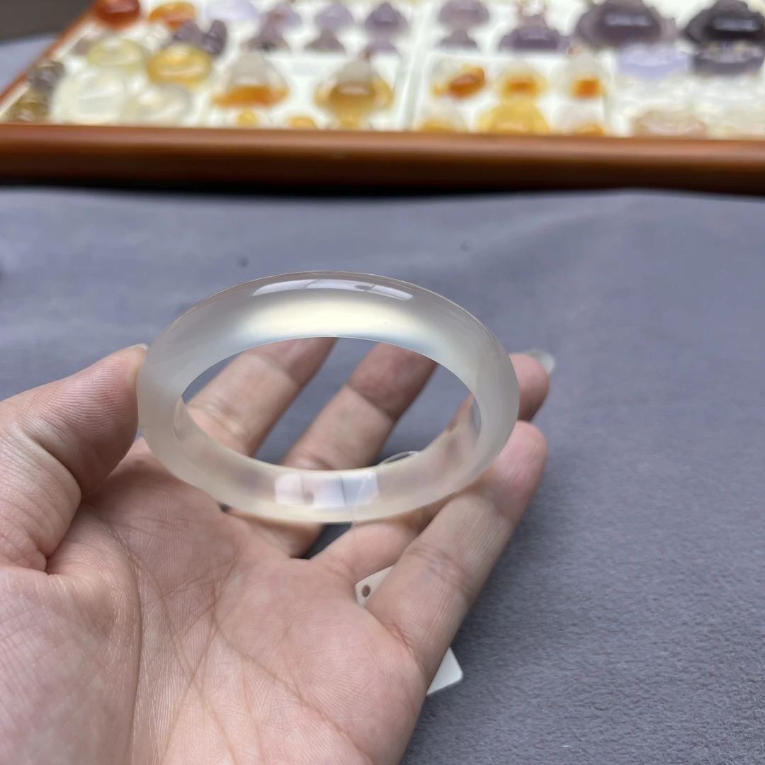 纯天然马料浅香槟玛瑙玉髓手镯正圈冰透起刚53