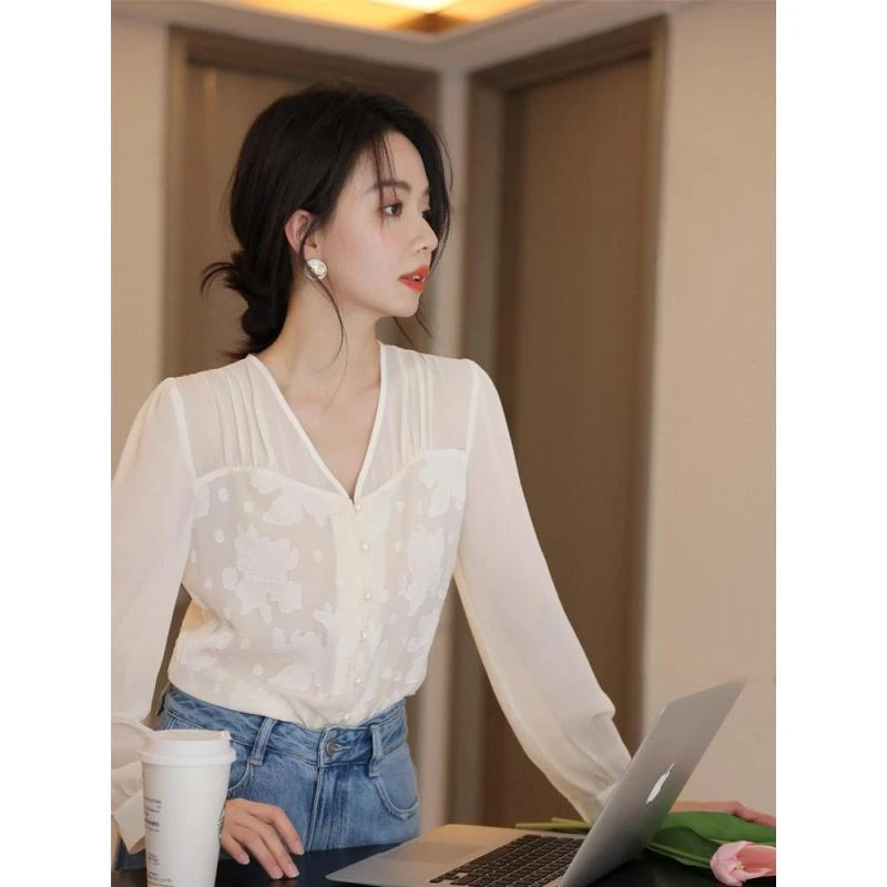 9526新款蕾丝精致气质 长袖V领衬衫女上衣小清新时尚洋气别致休闲