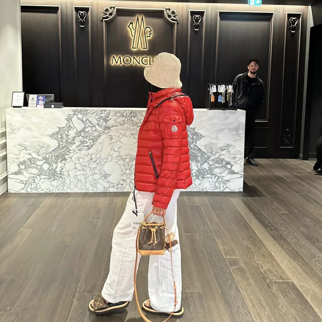 未使用 MONCLER 盟可睐蒙口/GG精选/BLEU女士红色羽绒服 福利