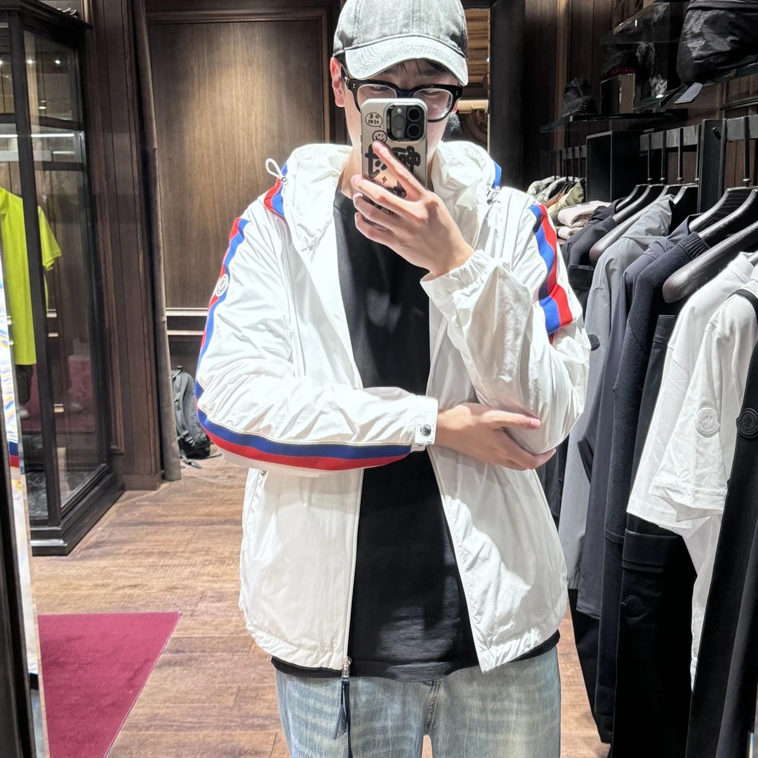 全新未使用 蒙口 /GG精选/RUKBAT男士白色运动冲锋衣外套  福利款