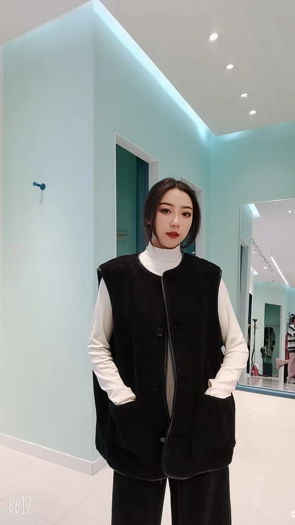 黑色无袖颗粒绒马甲