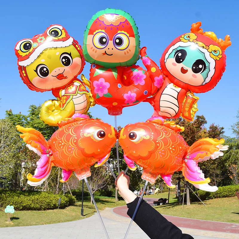 2025元旦蛇年夹片气球带杆卡通手持商场学校活动装饰摆地摊小礼品