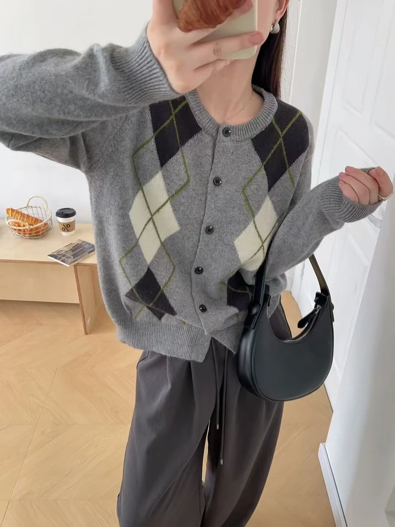 小菱花高奢菱格浣熊绒丝光羊毛学院风针织开衫女秋冬宽松毛衣网红